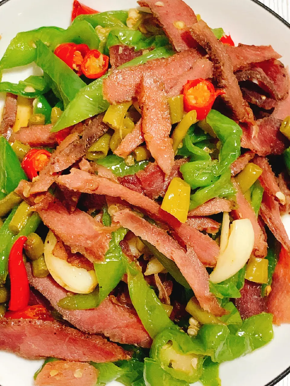 湘西腊肉炒酸豆角成品图