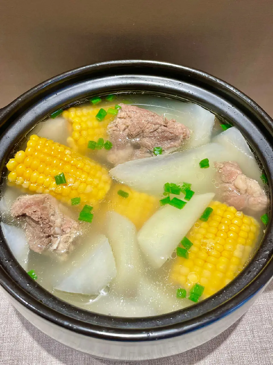 萝卜玉米大骨汤成品图