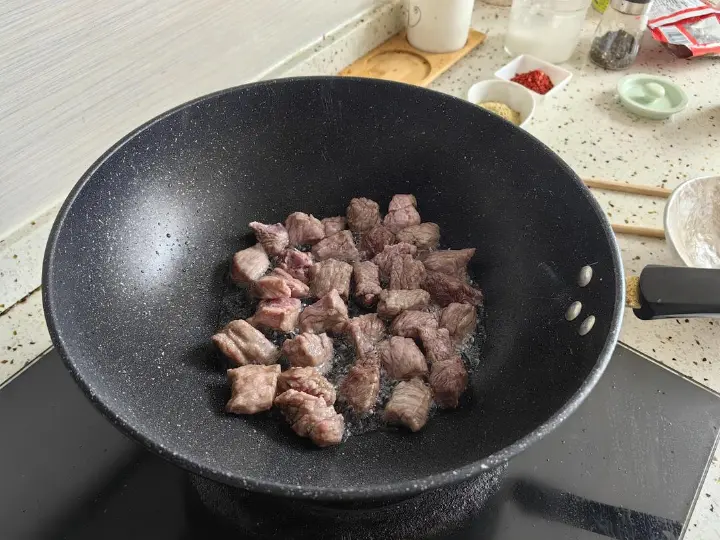 干锅土豆牛肉粒 第 4 步