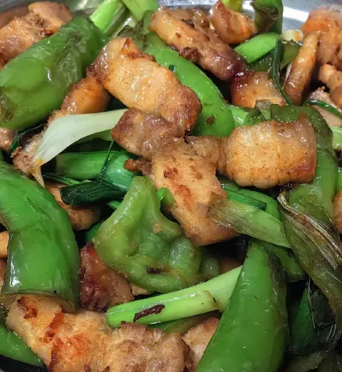 辣椒蒜苗炒肉