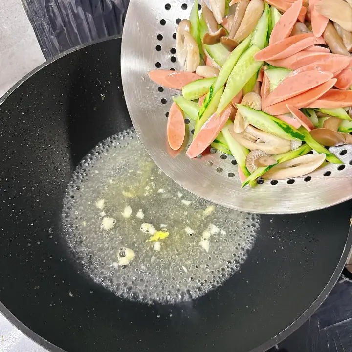 菌菇火腿炒鸡蛋 第 20 步