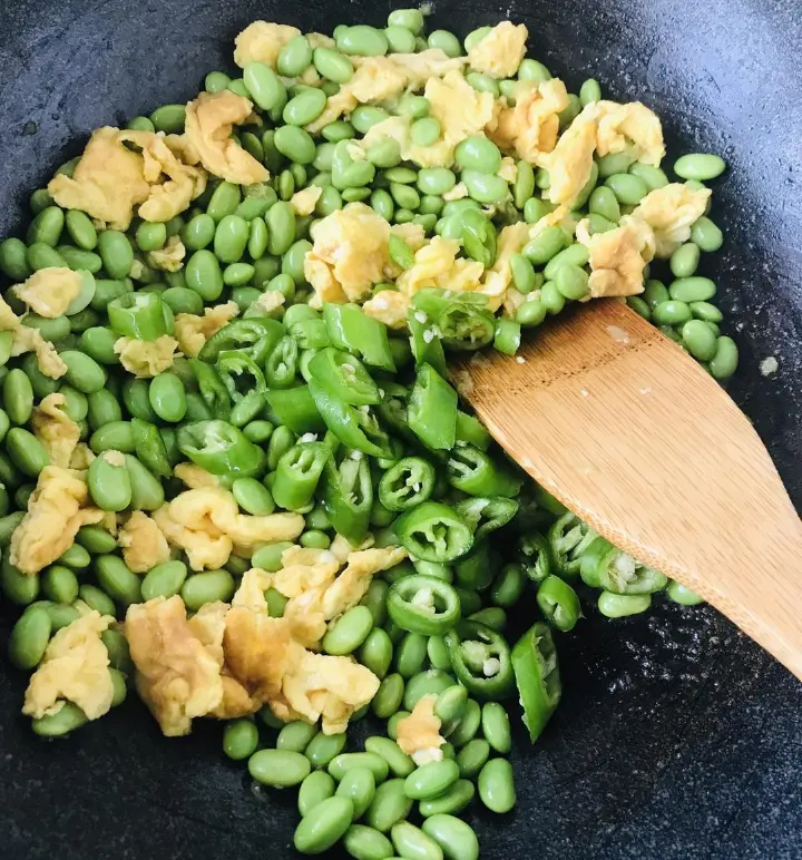 毛豆炒鸡蛋 第 7 步