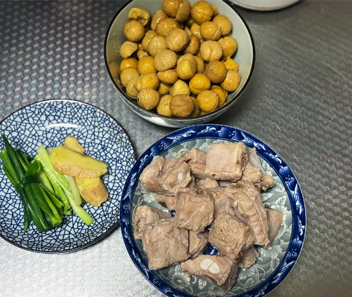 板栗炖排骨 第 1 步