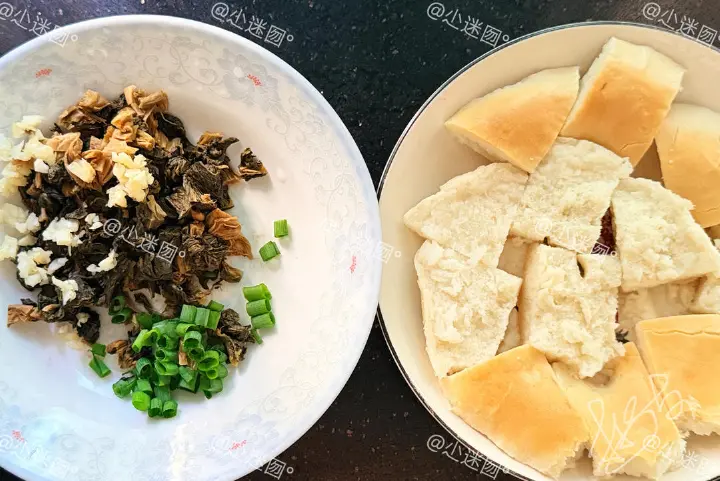 酸菜炒光饼 第 1 步