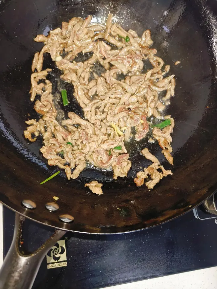 洋葱芹菜炒牛肉 第 6 步