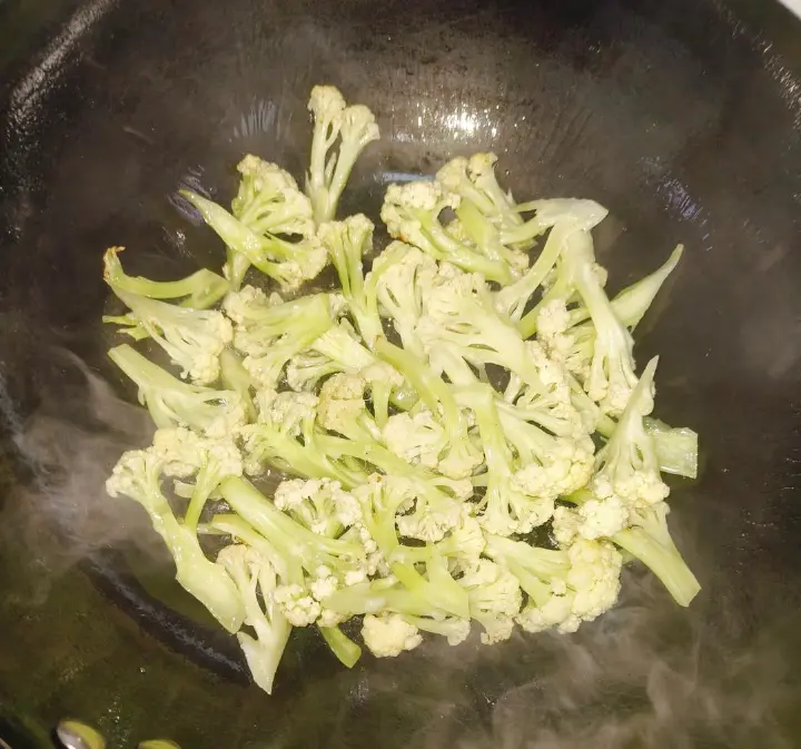 菜花炒腊肉 第 6 步