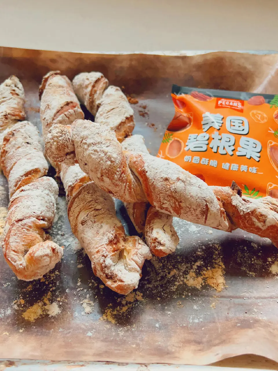 橙香坚果扭扭面包棒成品图