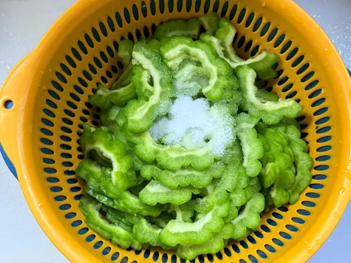 苦瓜炒牛肉 第 1 步