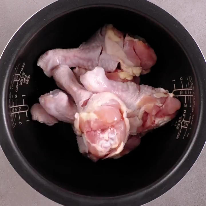 电饭煲焖鸡腿 第 2 步