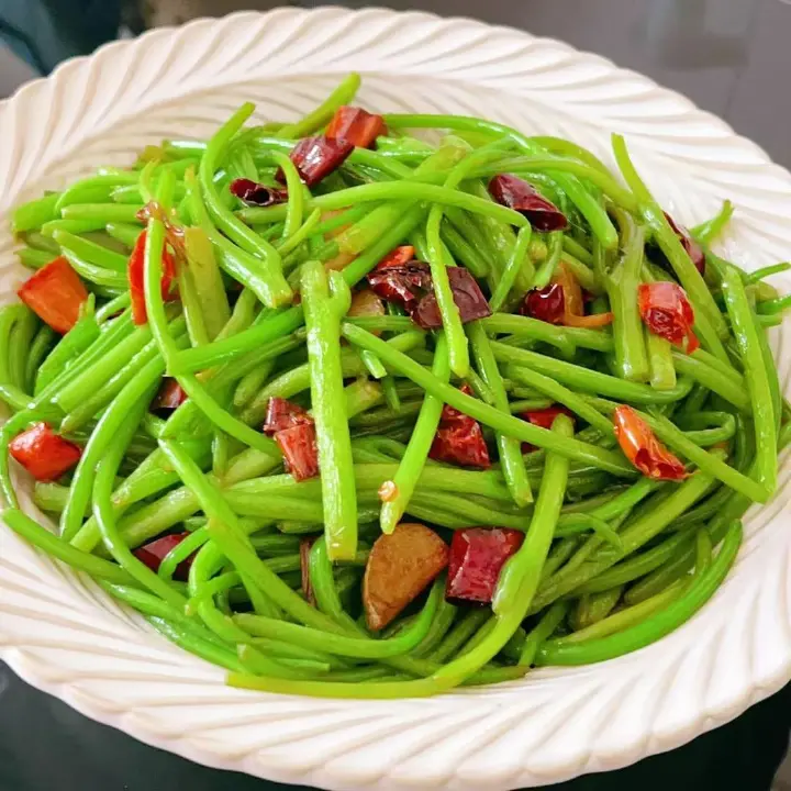炝炒红薯叶茎杆 第 8 步