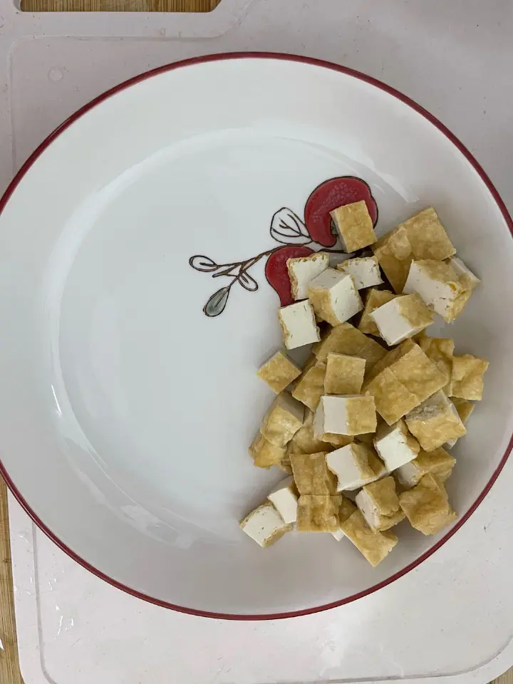 毛豆咸菜炒豆干 第 3 步