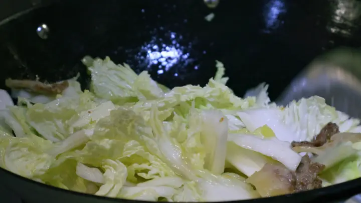 五花肉炒白菜 第 5 步