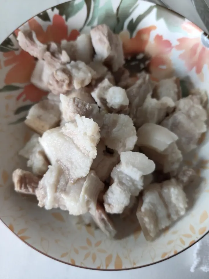 鹌鹑蛋鲍鱼红烧肉 第 2 步
