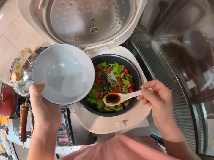 电饭锅地三鲜焖面 第 10 步