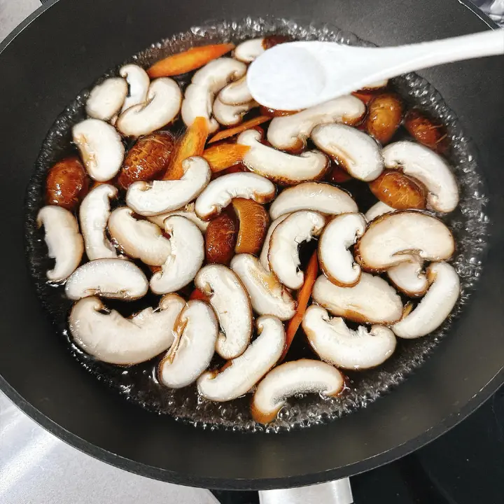 白菜炒香菇 第 6 步