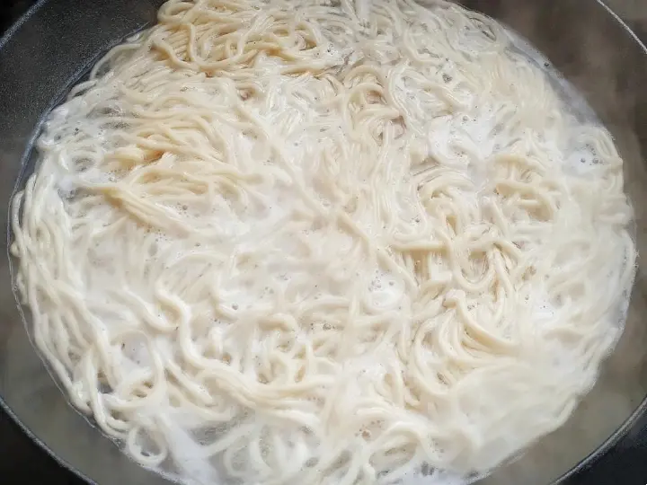 快手鲜鸡汁汤面 第 3 步