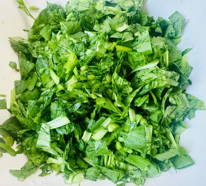 腌菜花毛豆米炒肉丝 第 1 步