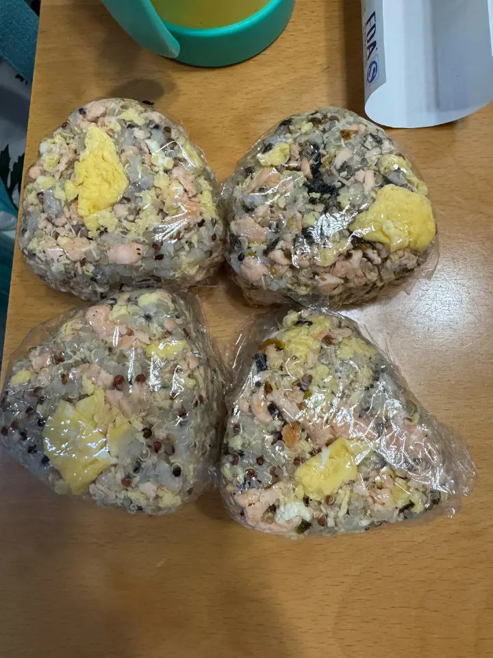 三文鱼杂粮饭团 第 7 步
