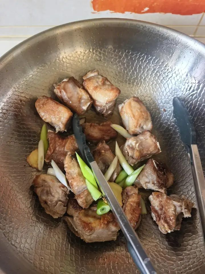 话梅雪碧排骨 第 4 步