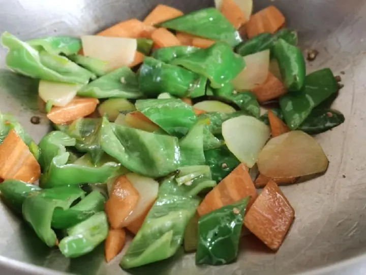 青椒炒肉片 第 2 步