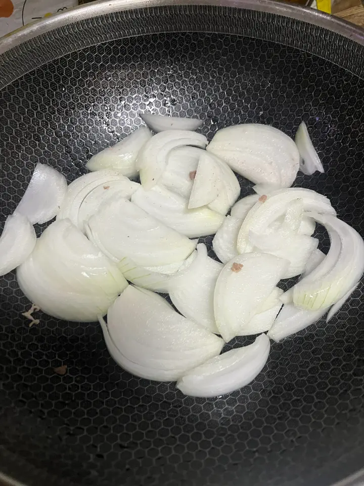 洋葱水晶粉炖肥牛 第 2 步