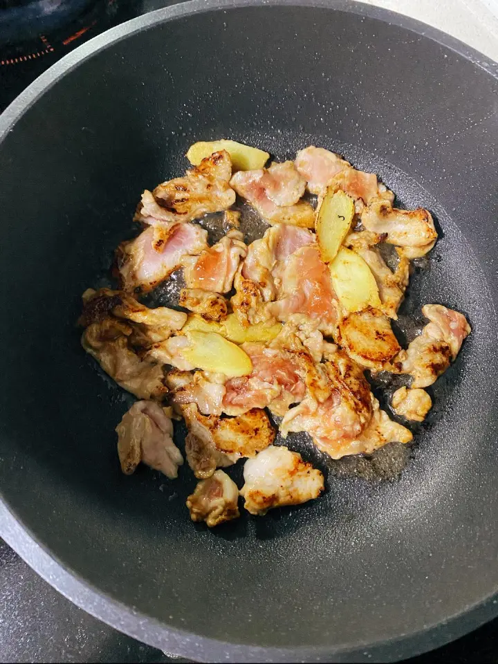 瘦肉杏鲍菇炒荷兰豆 第 7 步