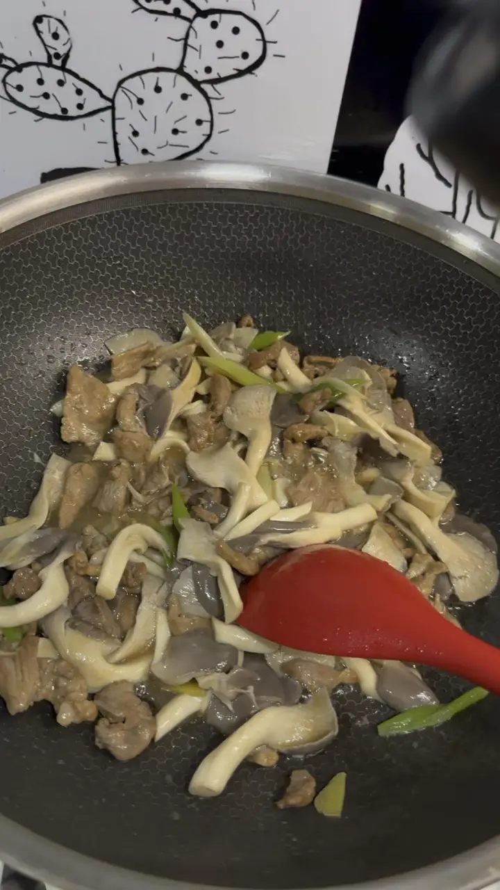 秀珍菇炒肉片 第 5 步