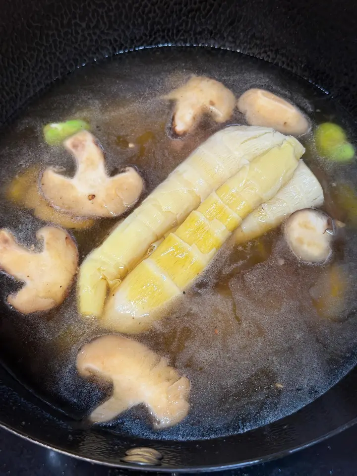 咸肉蚕豆炖河虾 第 4 步