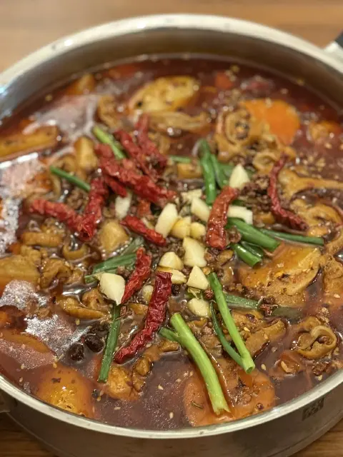 香辣芋儿肥肠鸡