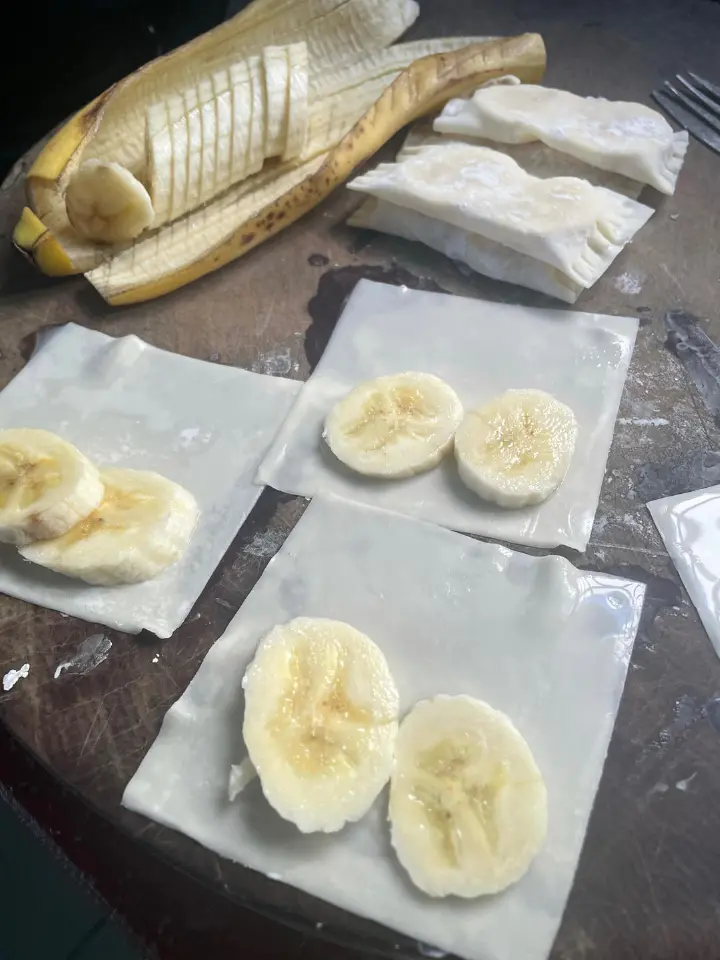 香蕉馄饨皮飞饼 第 1 步