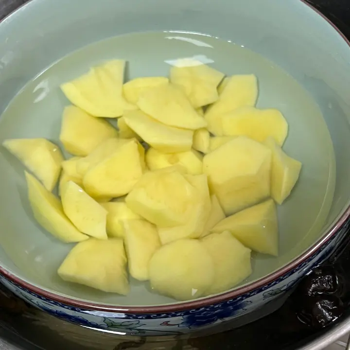 猪肉炖粉条 第 3 步