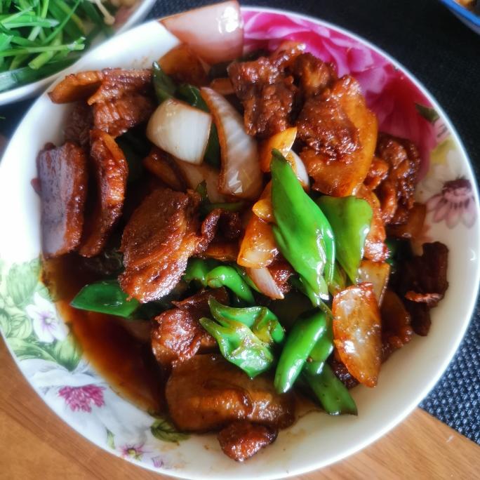 家常小炒肉成品图