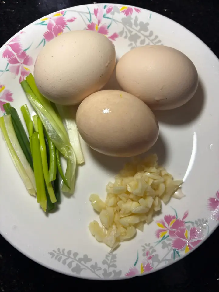 荷兰豆胡萝卜炒鸡蛋 第 2 步