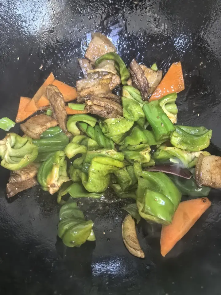 洋葱青椒炒五花肉 第 5 步