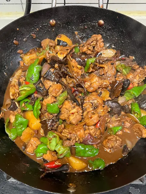 榛蘑土豆青椒炒鸡块