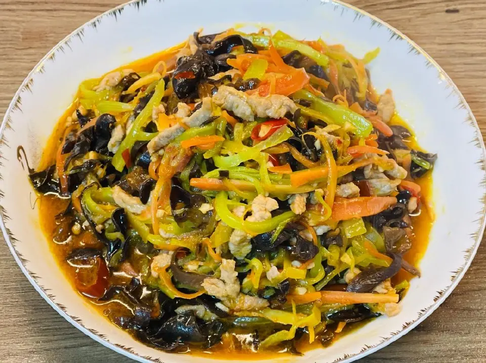 鱼香肉丝成品图