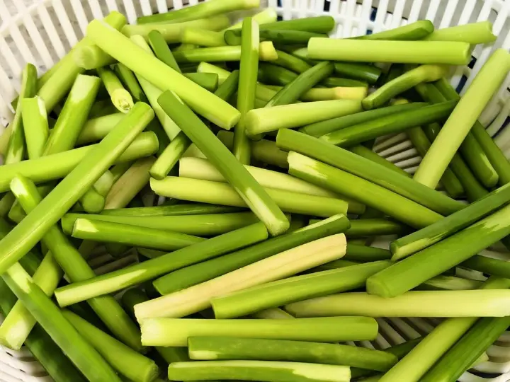 蒜苔炒牛肉 第 2 步