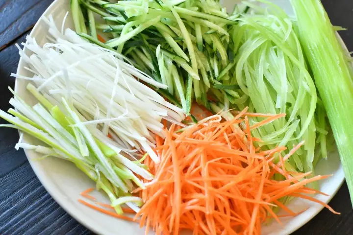 京酱肉丝卷 第 4 步