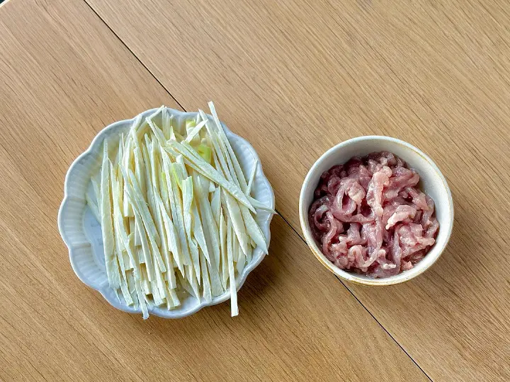 茭白毛豆炒肉丝 第 2 步