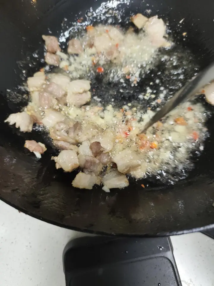 藠头蕨菜炒五花肉 第 4 步