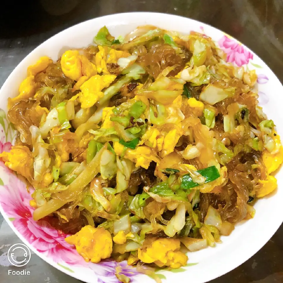 包菜炒粉丝成品图