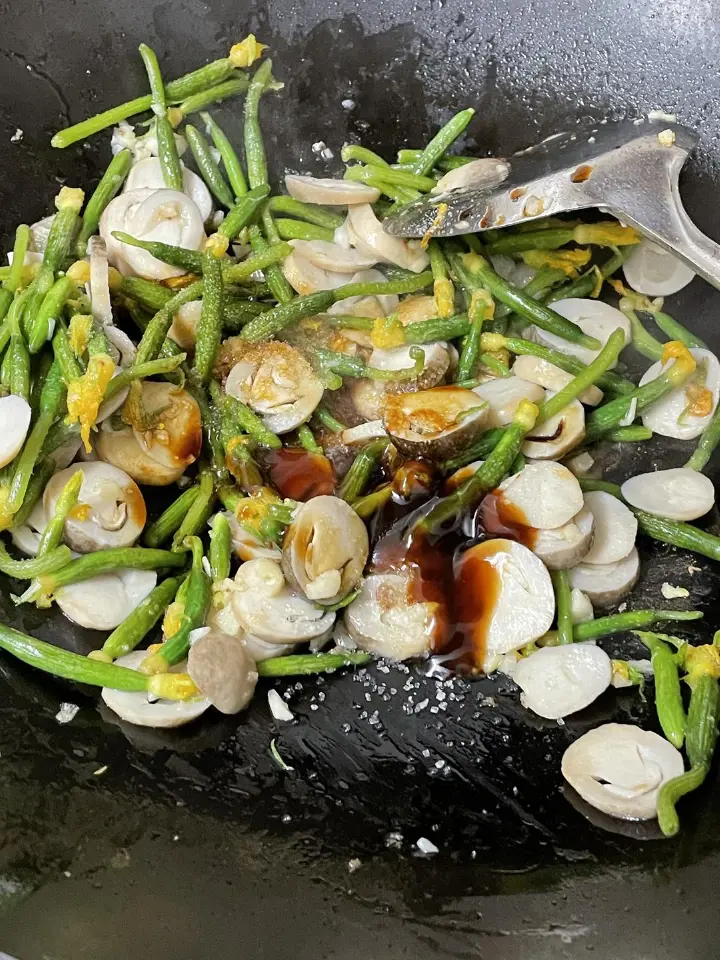 草菇青瓜籽炒肉片 第 4 步