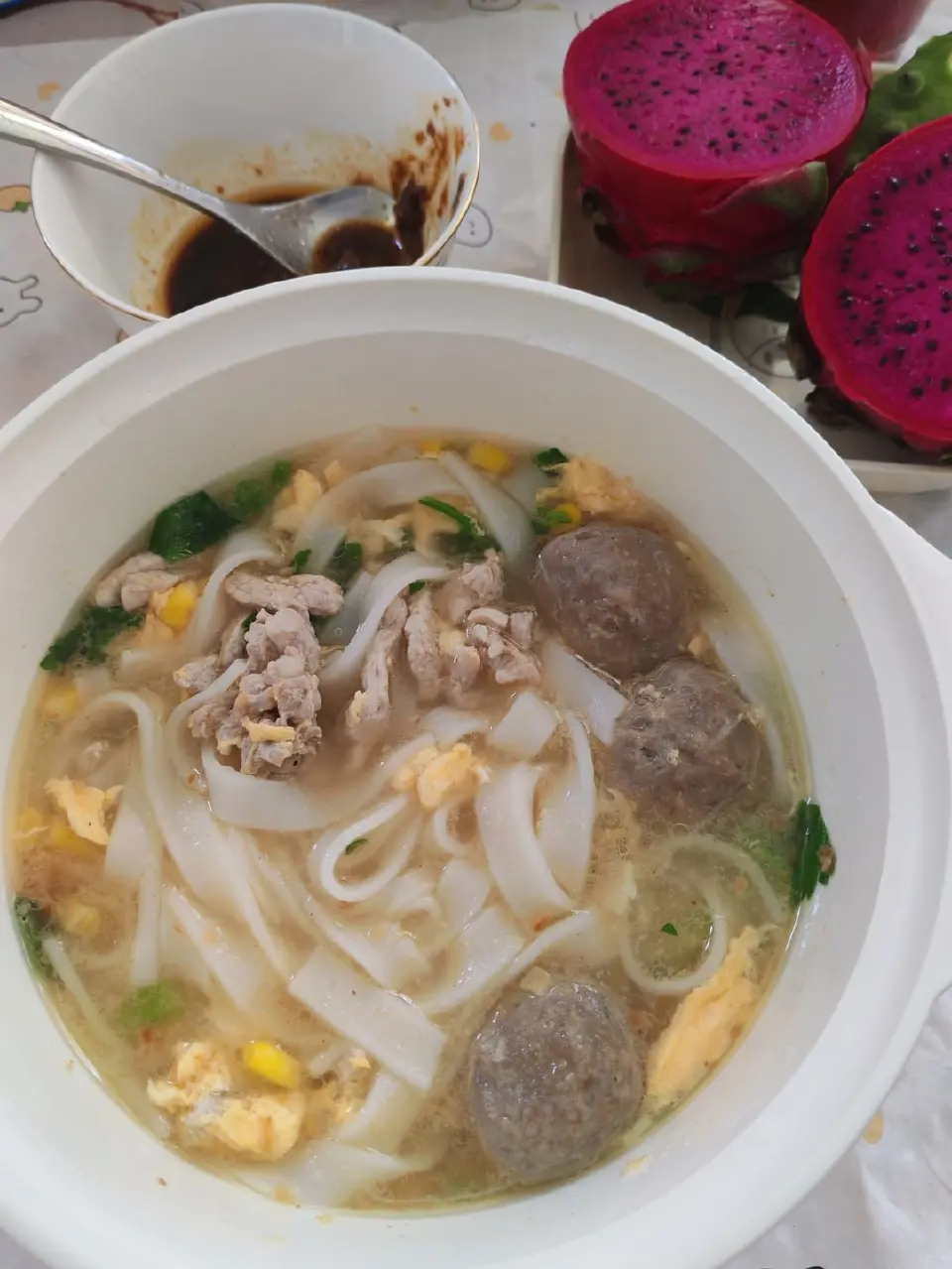 潮汕风味牛丸肉片汤河粉成品图