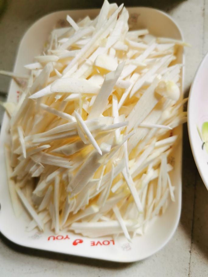 茭白肉丝小炒 第 1 步