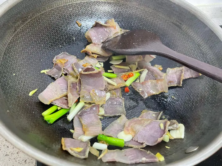 咸肉炖老豆腐 第 6 步