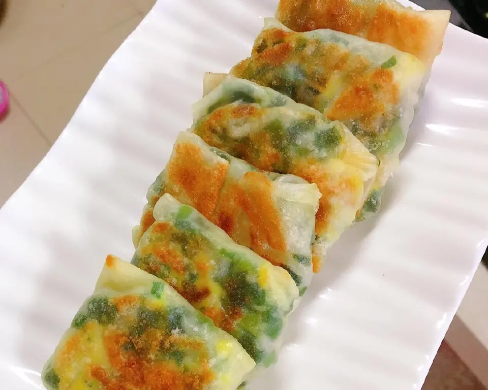 皮薄馅多的韭菜盒子成品图