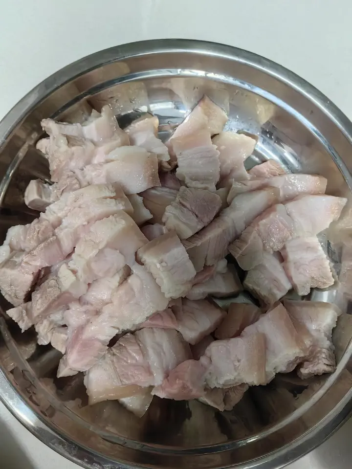辣椒蒜苗炒肉 第 4 步