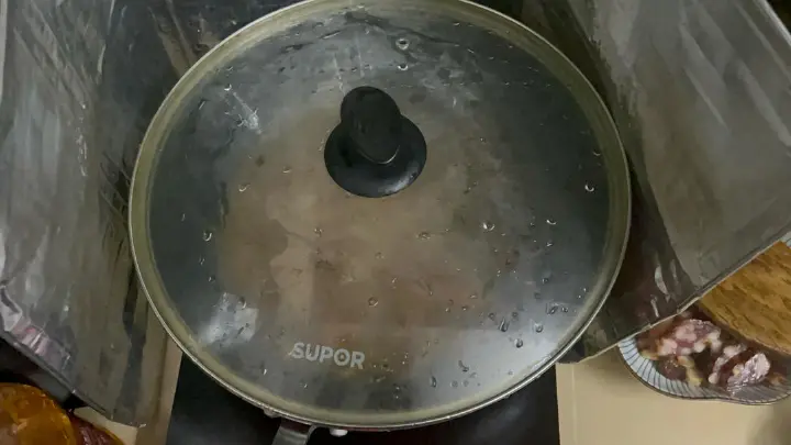 青椒牛肝菌炒腊肉 第 8 步