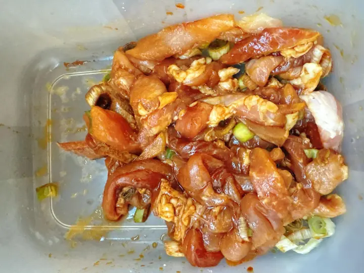 鹿茸菇炒肉 第 1 步