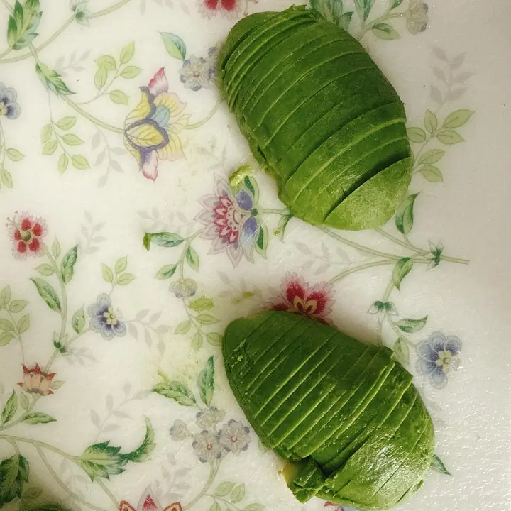 滑蛋牛油果三明治 第 4 步